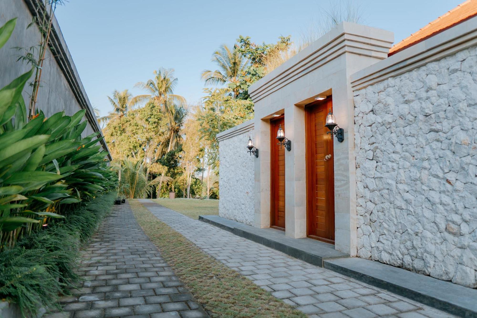 Bali Made Escape Hotel Gianyar  Exterior photo